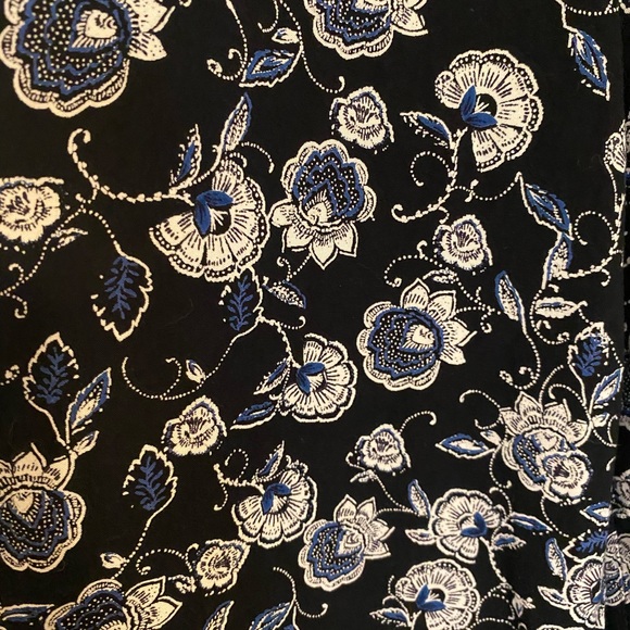 Francesca’s floral wide leg pants - Picture 6 of 7